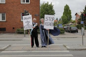 royaldanishprotesters.jpg