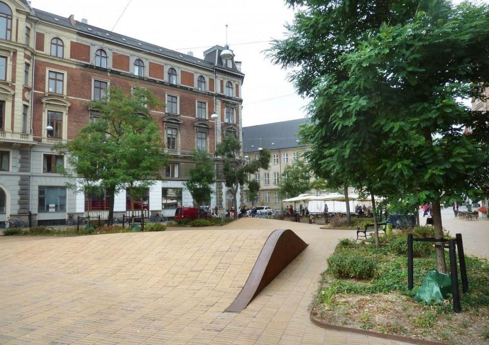 dantes plads, vester voldgade, træbede