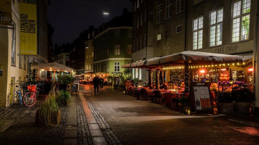 strædet, udeservering, natteliv