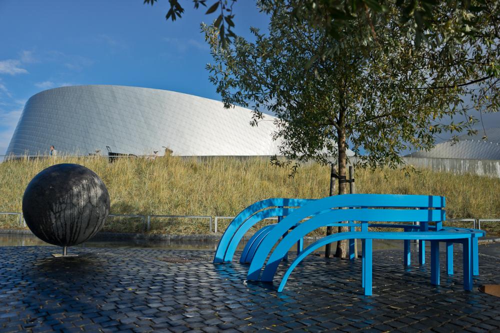 den blå planet blue modified social bench