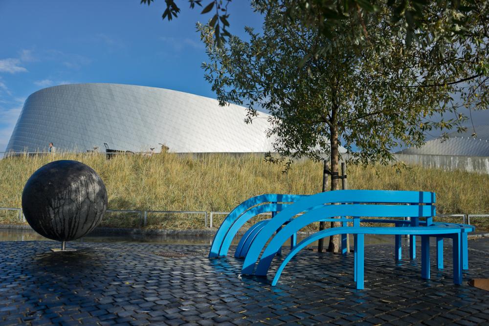 den blå planet blue modified social bench