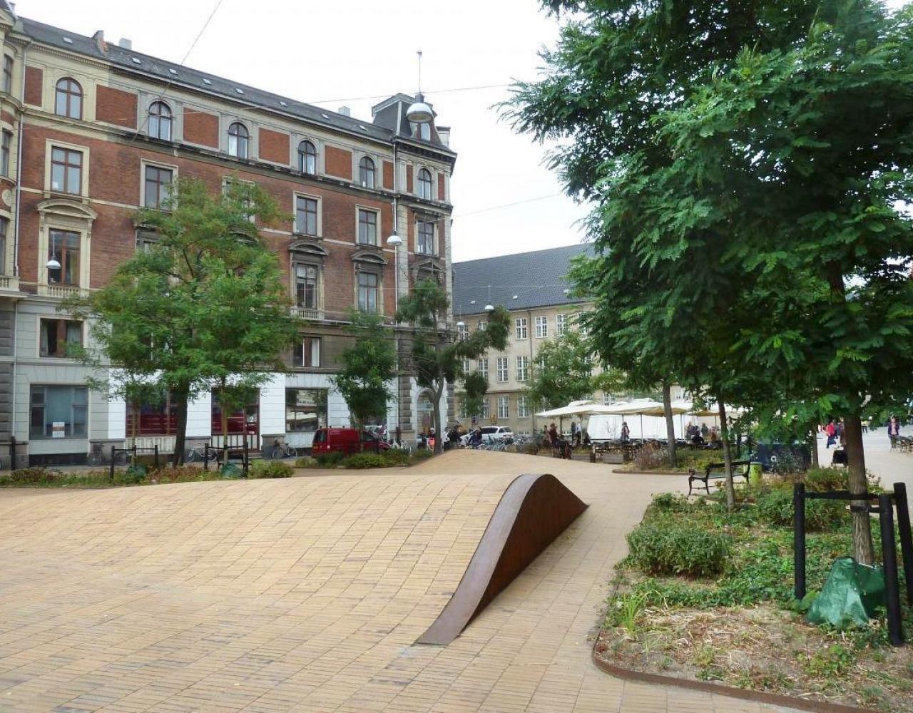 dantes plads, vester voldgade, træbede