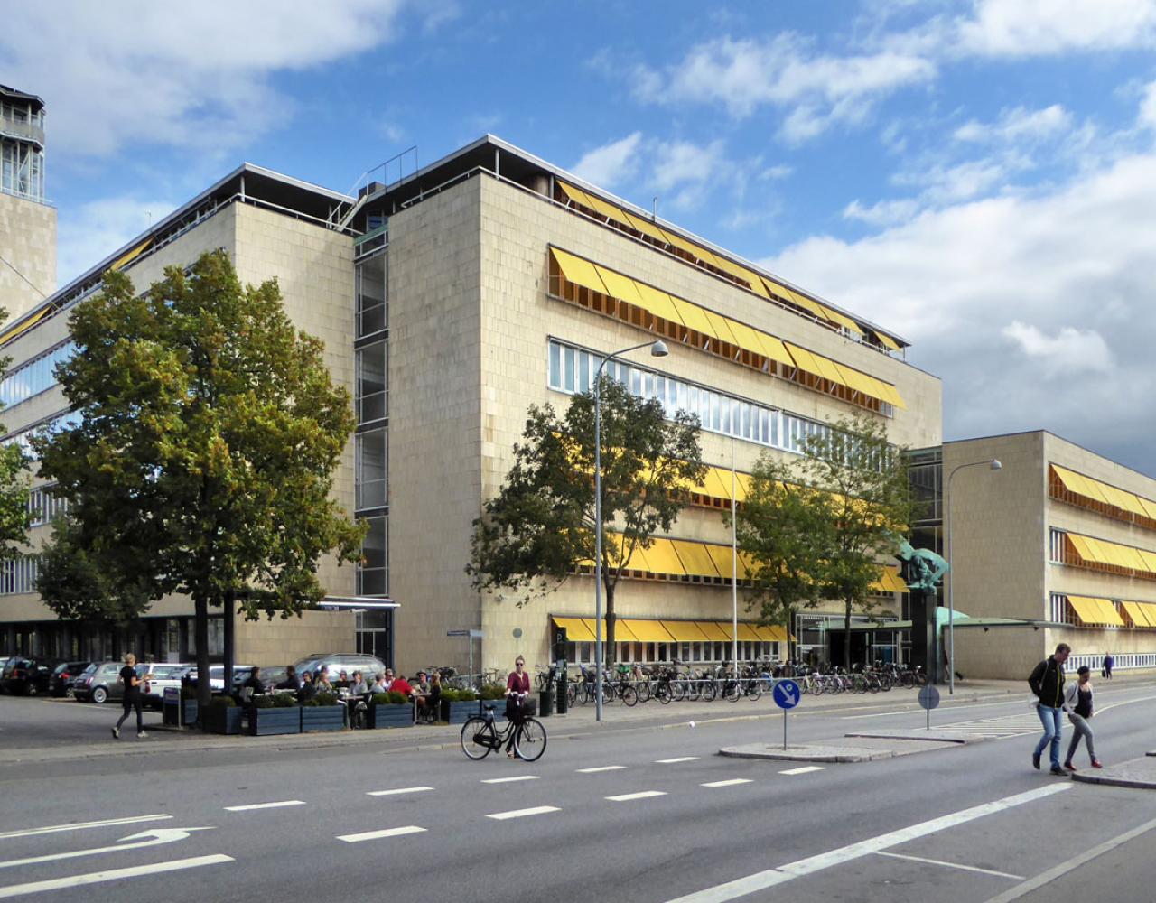 Radiohuset, Forum, Vilhelm Lauritzen