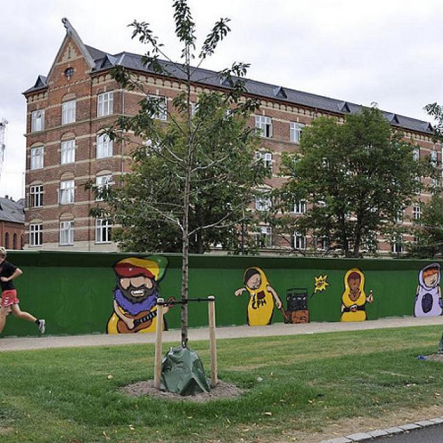 Byens Hegn, Nuuks Plads, 'Stereotypes' af Mads Vass, 2012