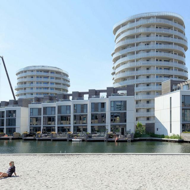8580 Neubaugebiet Havnevigen in Kopenhagen - ca. 400 Eigenturmswohnungen an einer künstlichen Bucht mit Badestrand nahe dem Südhafen.