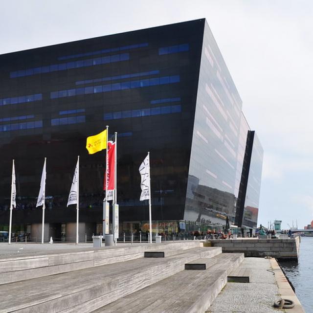 "Dan Sorte Diamant", 1999, Bibliothèque royale, Christiansbrygge, Slotsholmen, Indre By, Copenhague, Danemark.