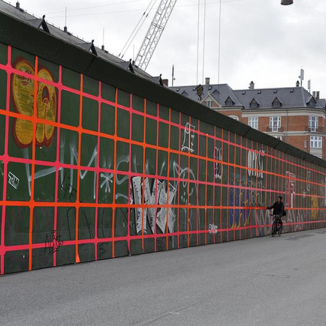 Byens Hegn, 'Grid' af Niels Erik Gjerdevik, Nuuks Plads