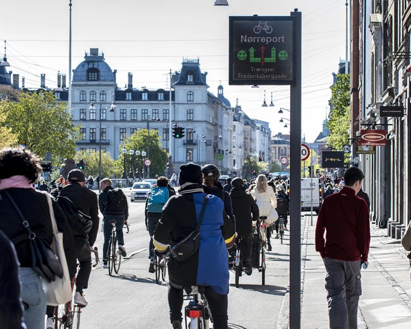 Taenkende Tavle Bekaemper Tohjulede Trafikpropper Magasinet Kbh