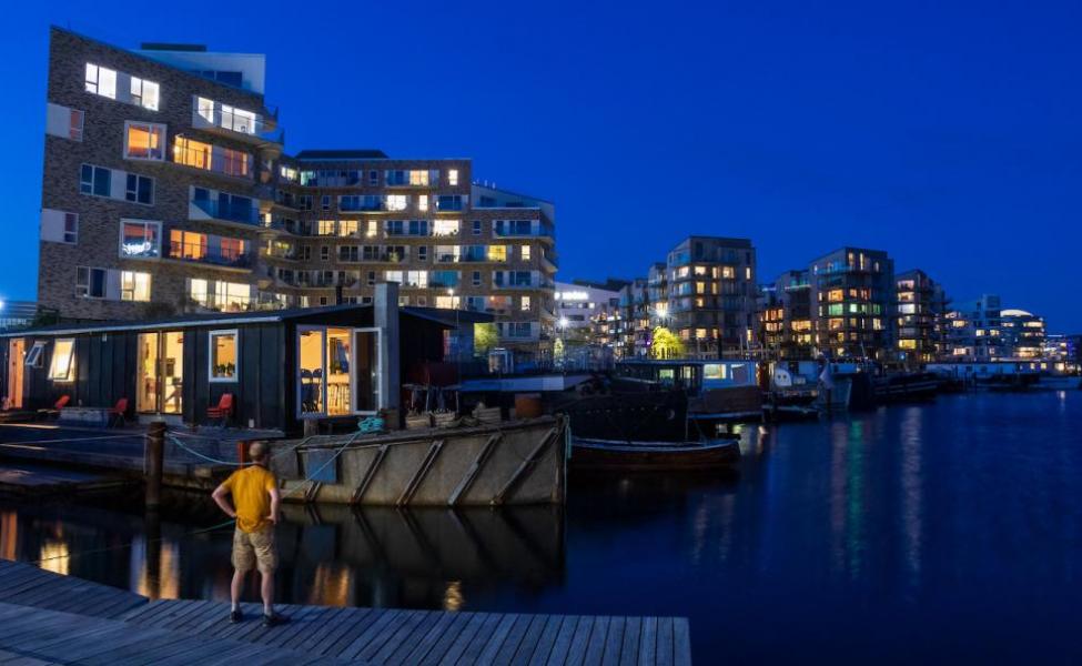 Husbåde ved bryggen