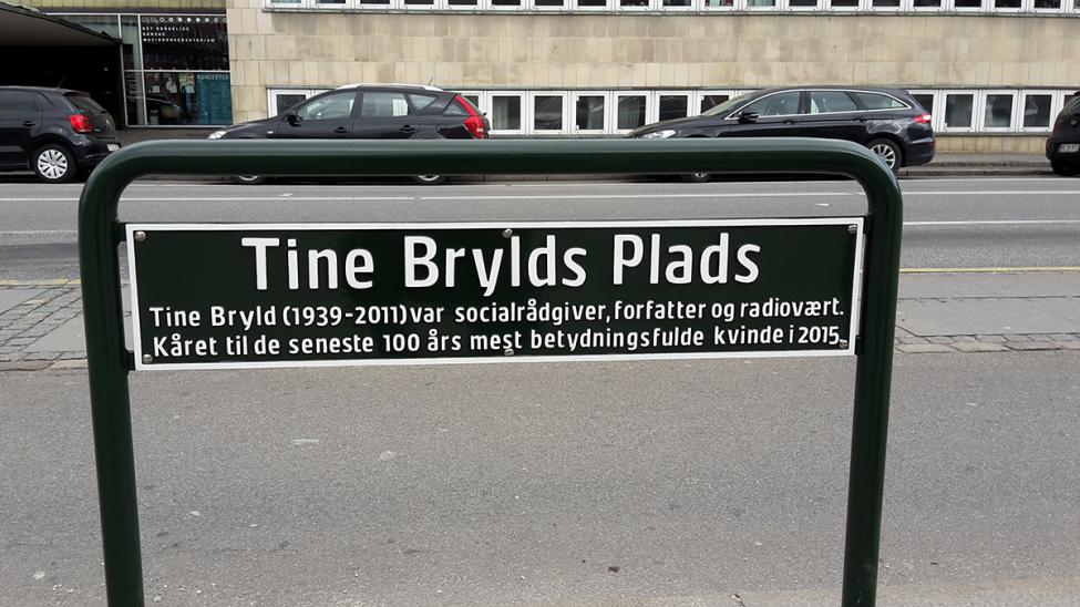 tine brylds plads skilt