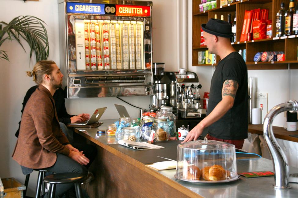 depanneur bar cafe kiosk