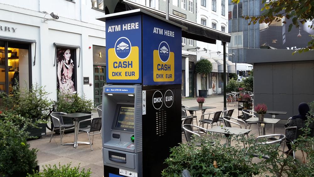 Kort Over HæVeautomater Pengemaskine smidt på porten | MagasiKBH Kort Over HæVeautomater